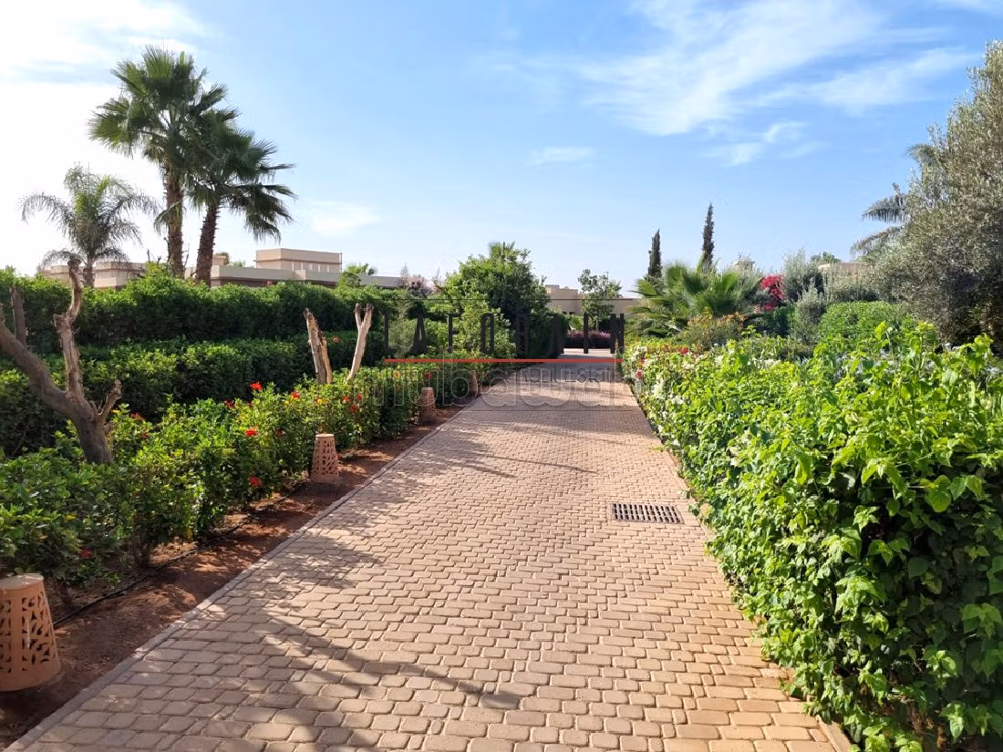 Vente villa 2 chambres avec piscines dans l'oran