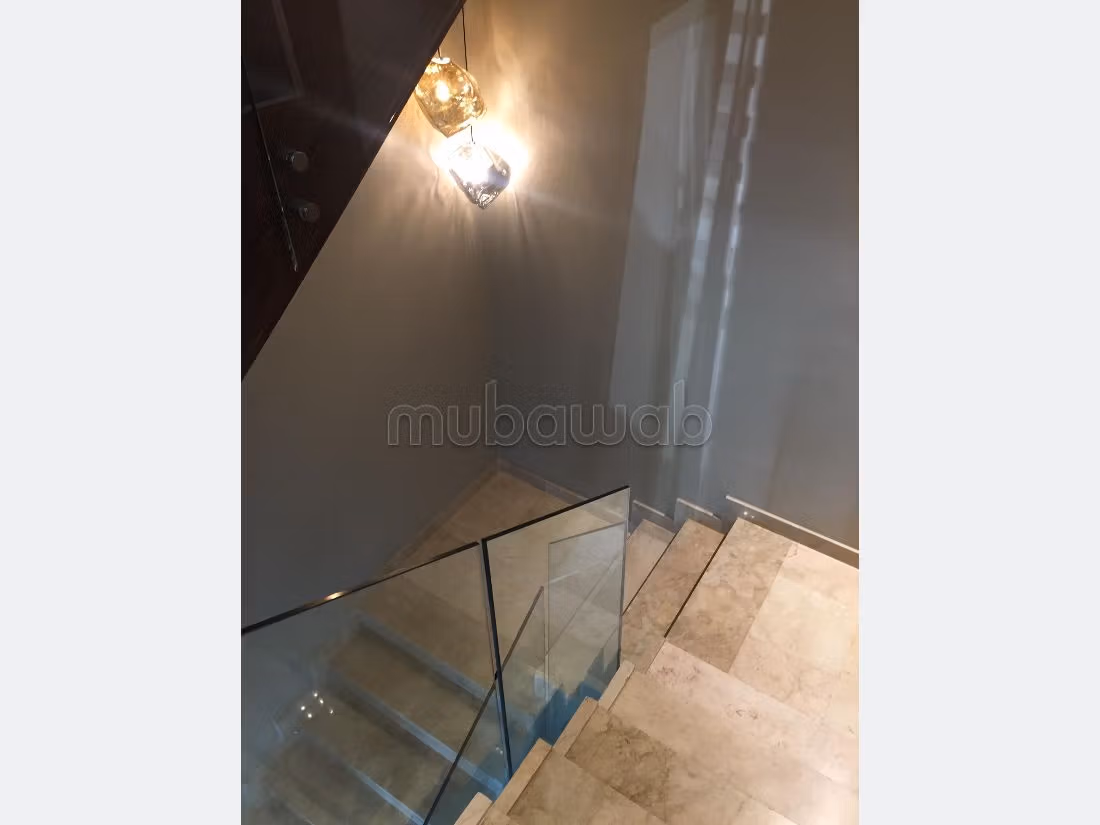 Beautiful villa for rent. Dimension 800 m². Well furnished. 