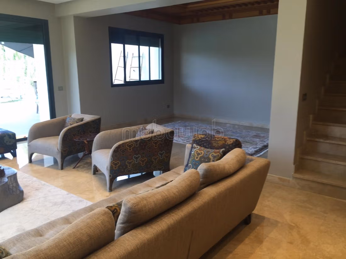 Beautiful villa for rent. Dimension 800 m². Well furnished. 