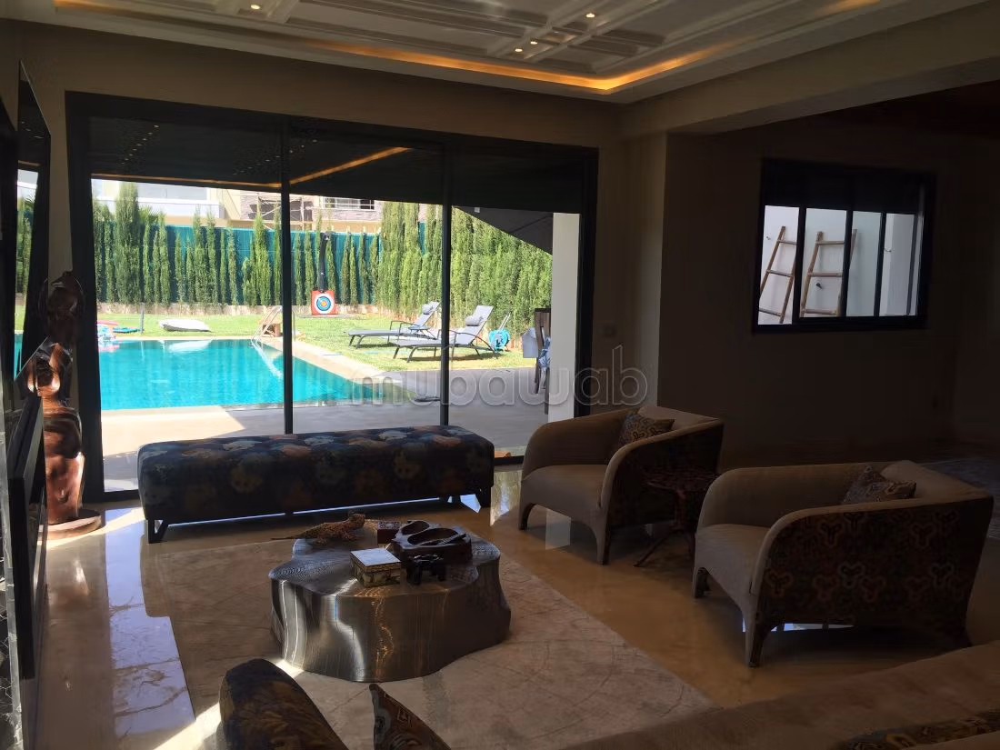 Beautiful villa for rent. Dimension 800 m². Well furnished. 