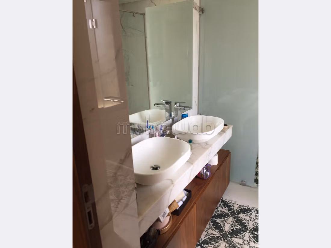 Beautiful villa for rent. Dimension 800 m². Well furnished. 