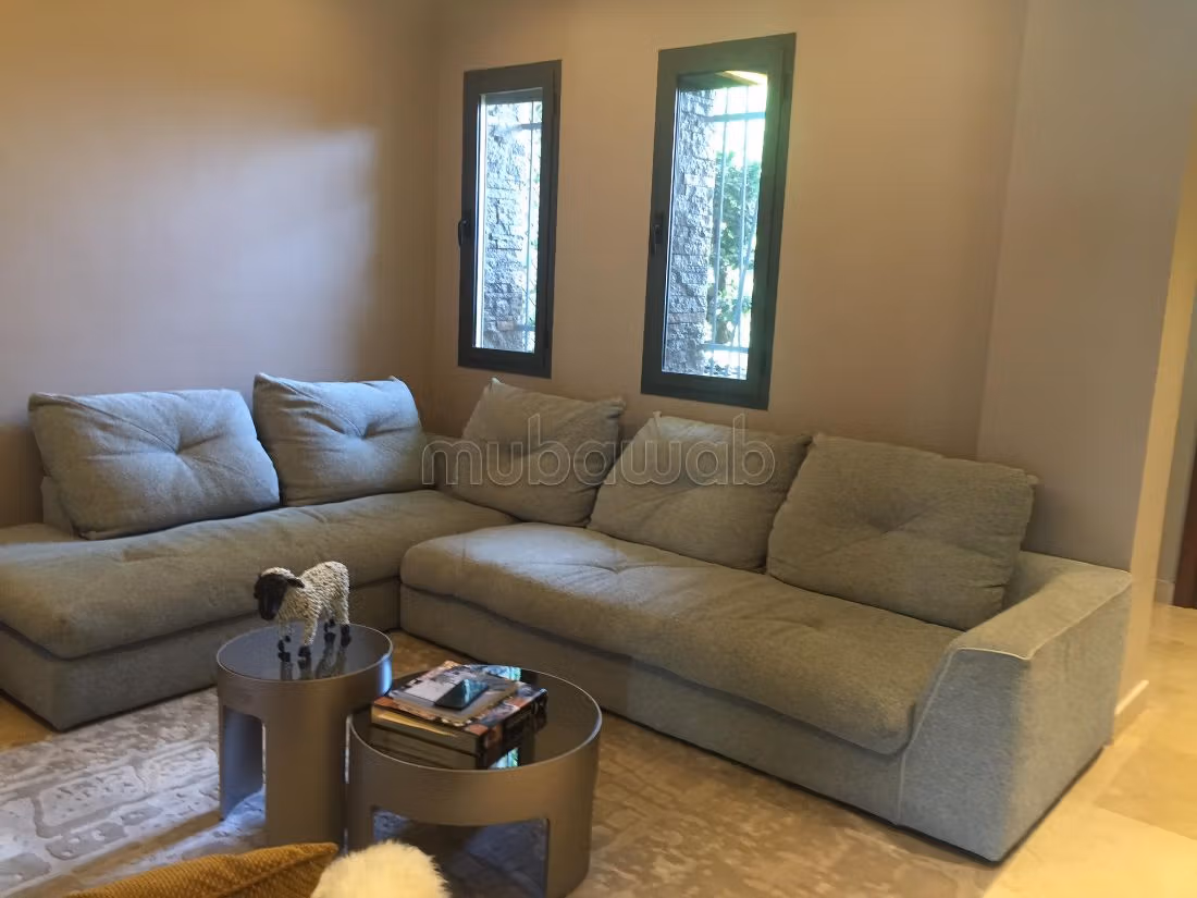 Beautiful villa for rent. Dimension 800 m². Well furnished. 