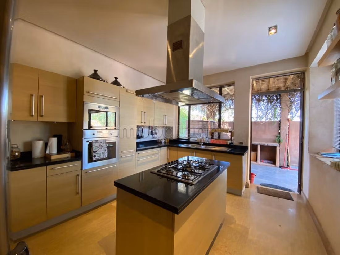 فيلا ممتازة للبيع طريق فاس ب. 4 قطع كبيرة. مكيف للهواء وحوض للسباحة