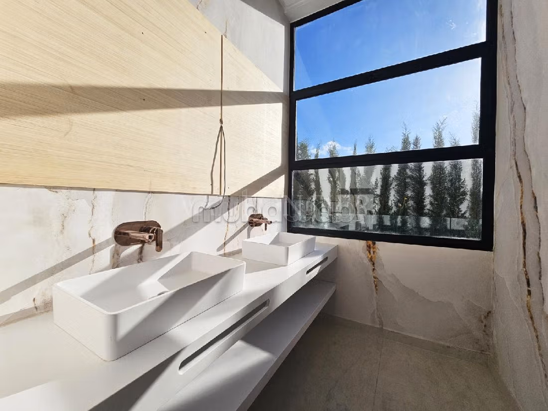 كراء فيلا ممتازة بعين الذياب. 8 قطع مريحة. مدفأة ، حمام سباحة