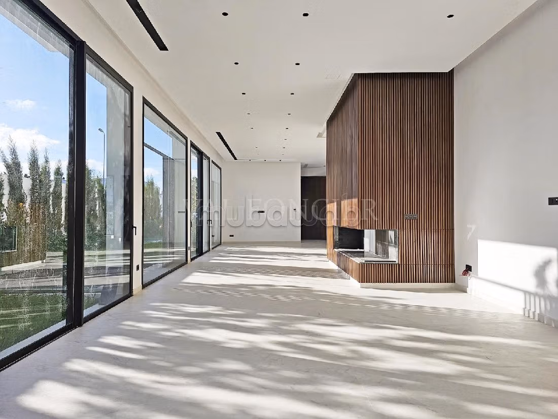 كراء فيلا ممتازة بعين الذياب. 8 قطع مريحة. مدفأة ، حمام سباحة