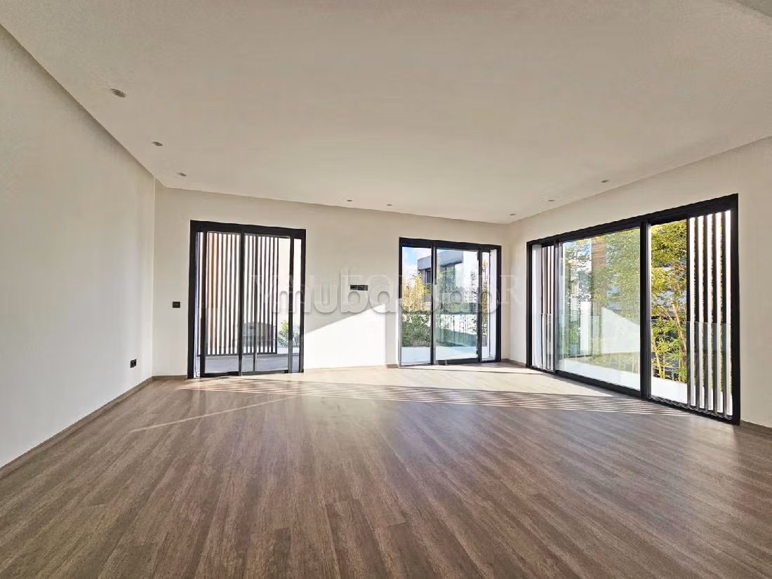 كراء فيلا ممتازة بعين الذياب. 8 قطع مريحة. مدفأة ، حمام سباحة