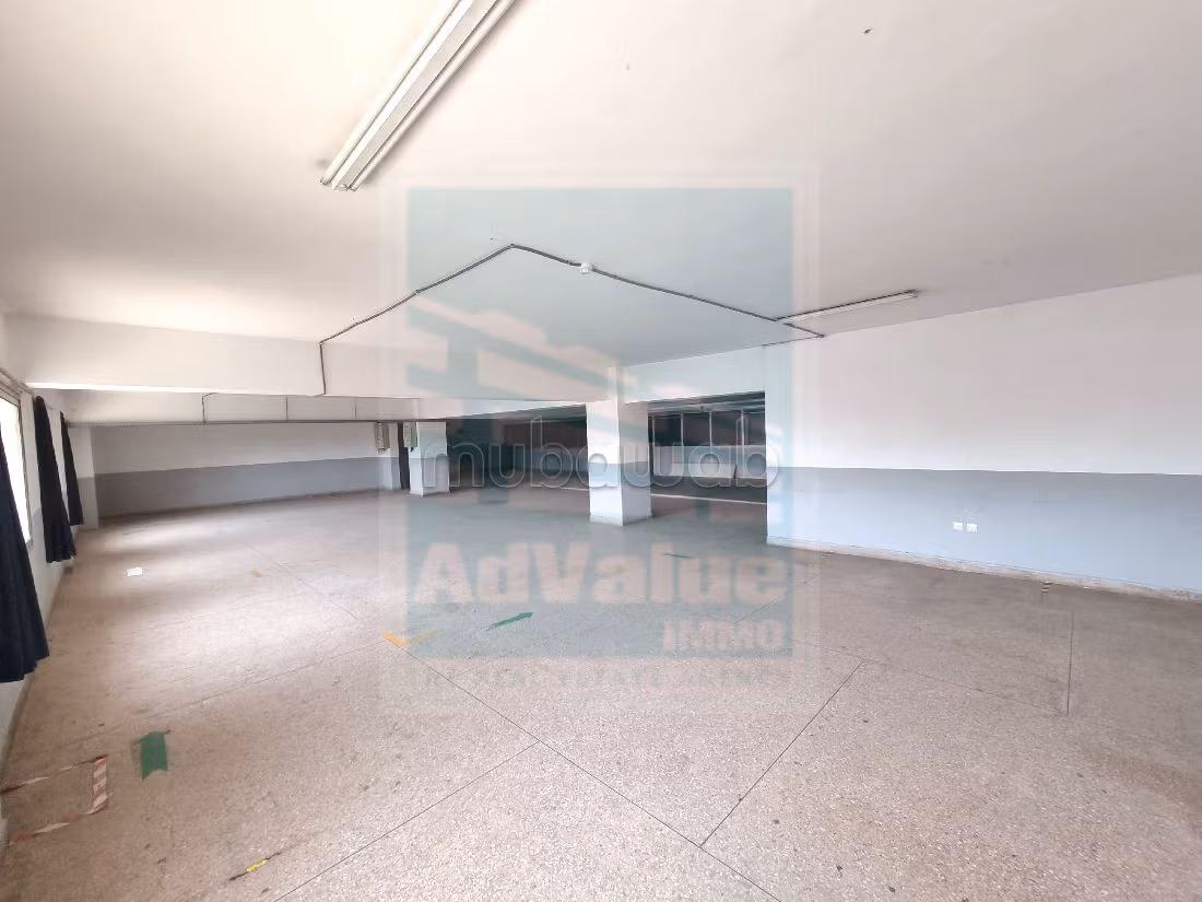 DL. 822: Local industriel à la zone industrielle