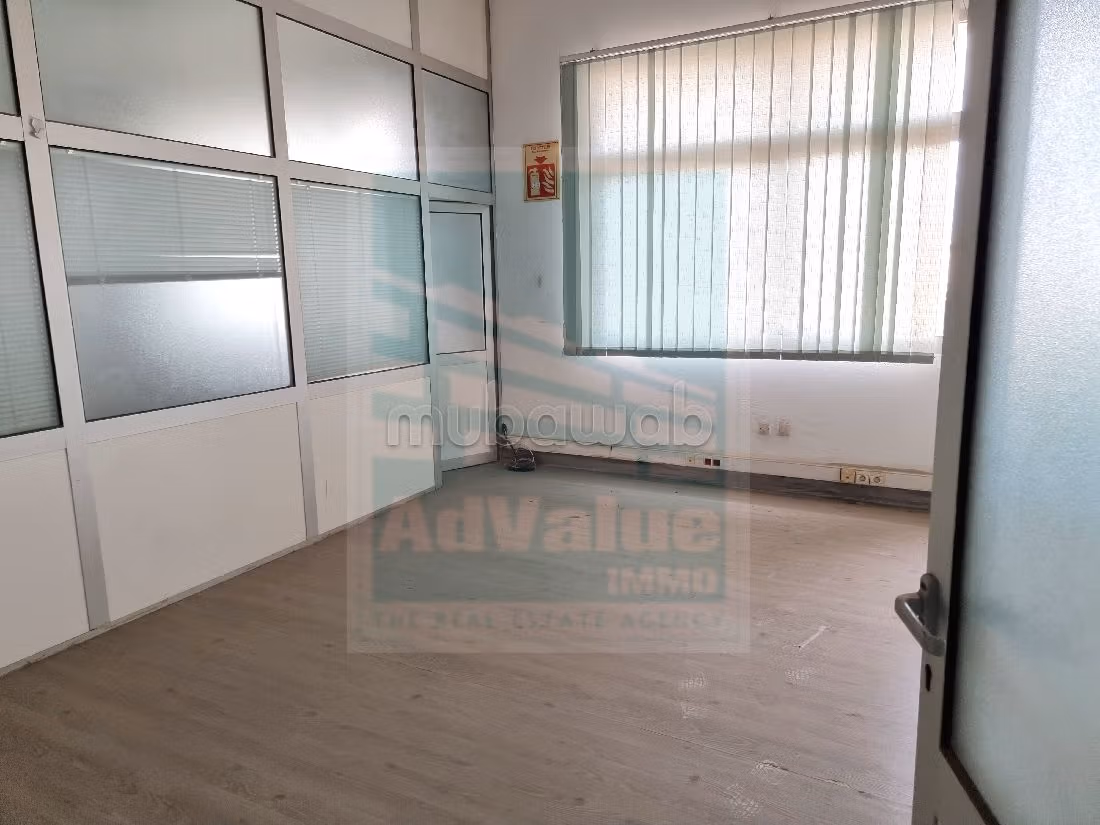 DL. 822: Local industriel à la zone industrielle