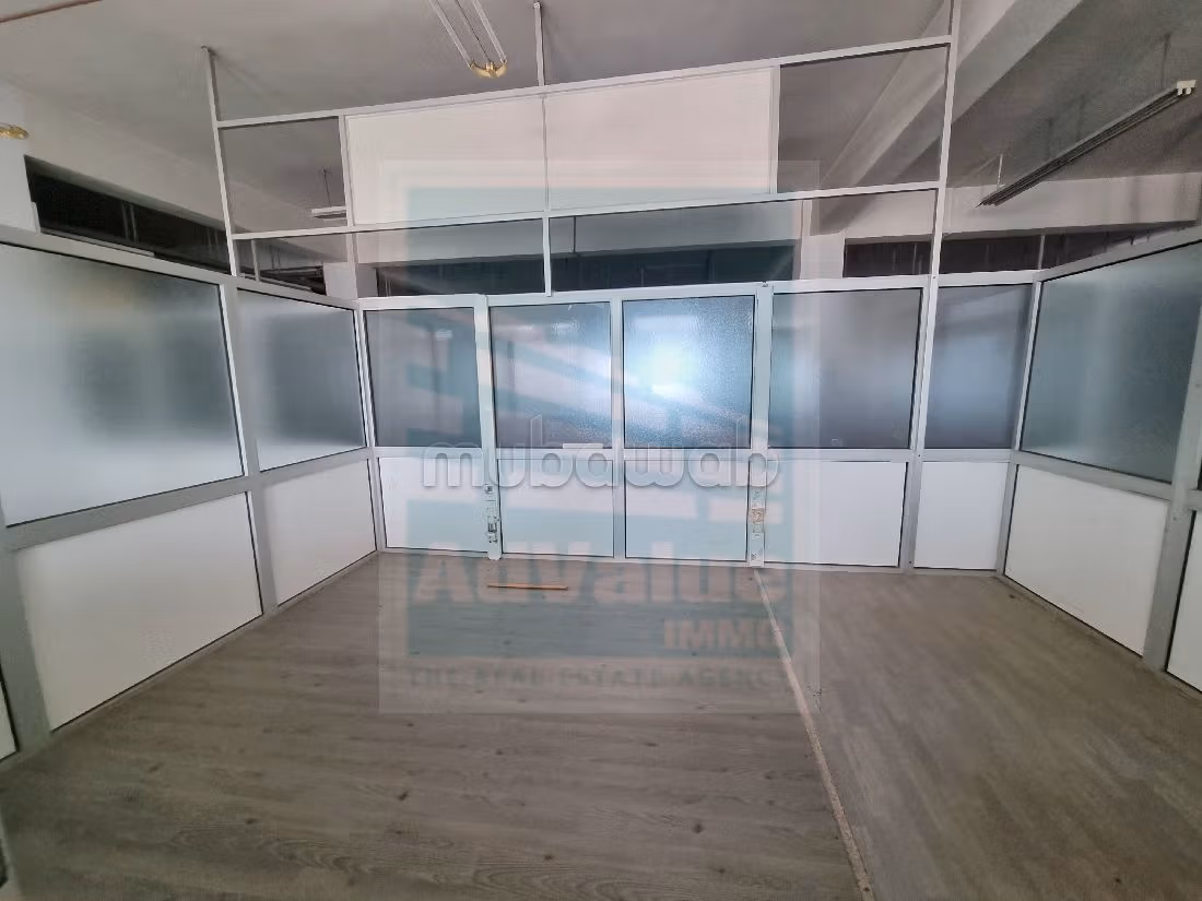 DL. 822: Local industriel à la zone industrielle