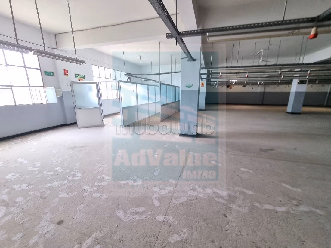 DL. 822: Local industriel à la zone industrielle