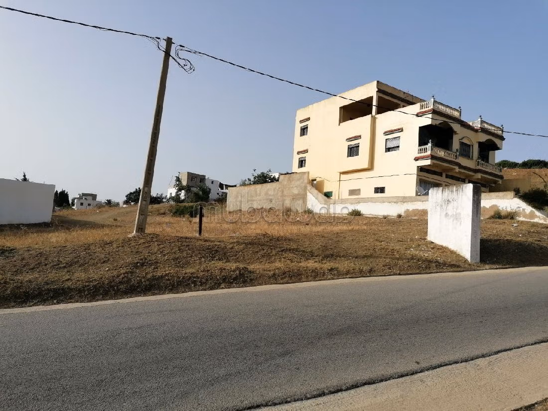 Bel terreno in vendita. Superficie 596 m²