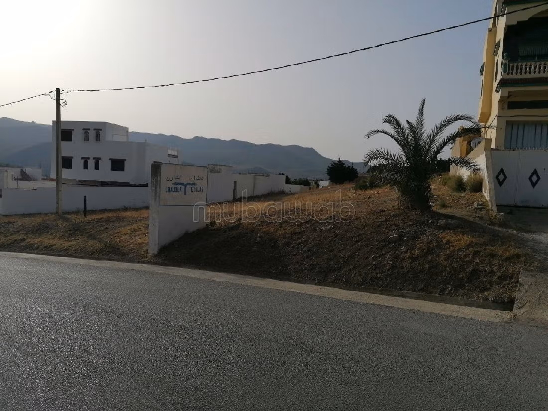 Bel terreno in vendita. Superficie 596 m²