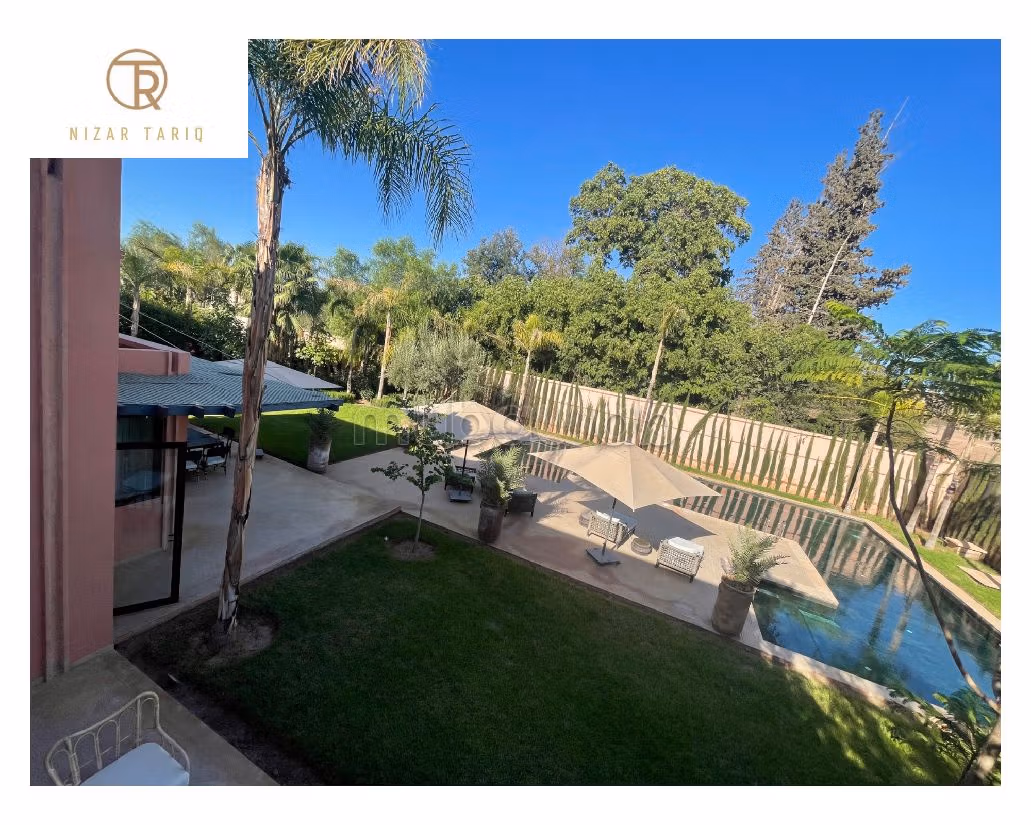 فيلا جميلة للبيع بحي الشتوي. المساحة الإجمالية 2045 م². مفروشة. 