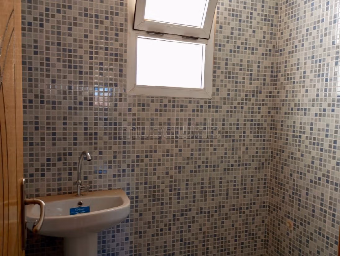 شقة رائعة للبيع ب وسط المدينة. المساحة الإجمالية 119 م². باب آمن