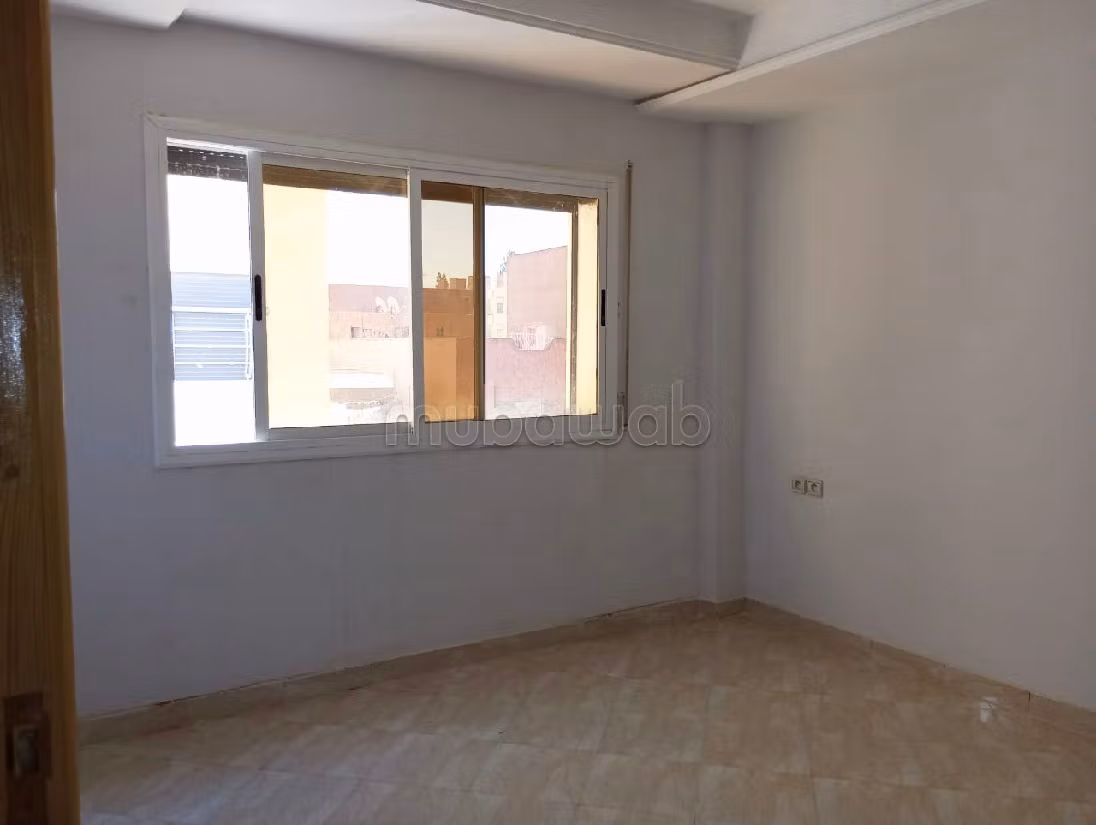 شقة رائعة للبيع ب وسط المدينة. المساحة الإجمالية 119 م². باب آمن