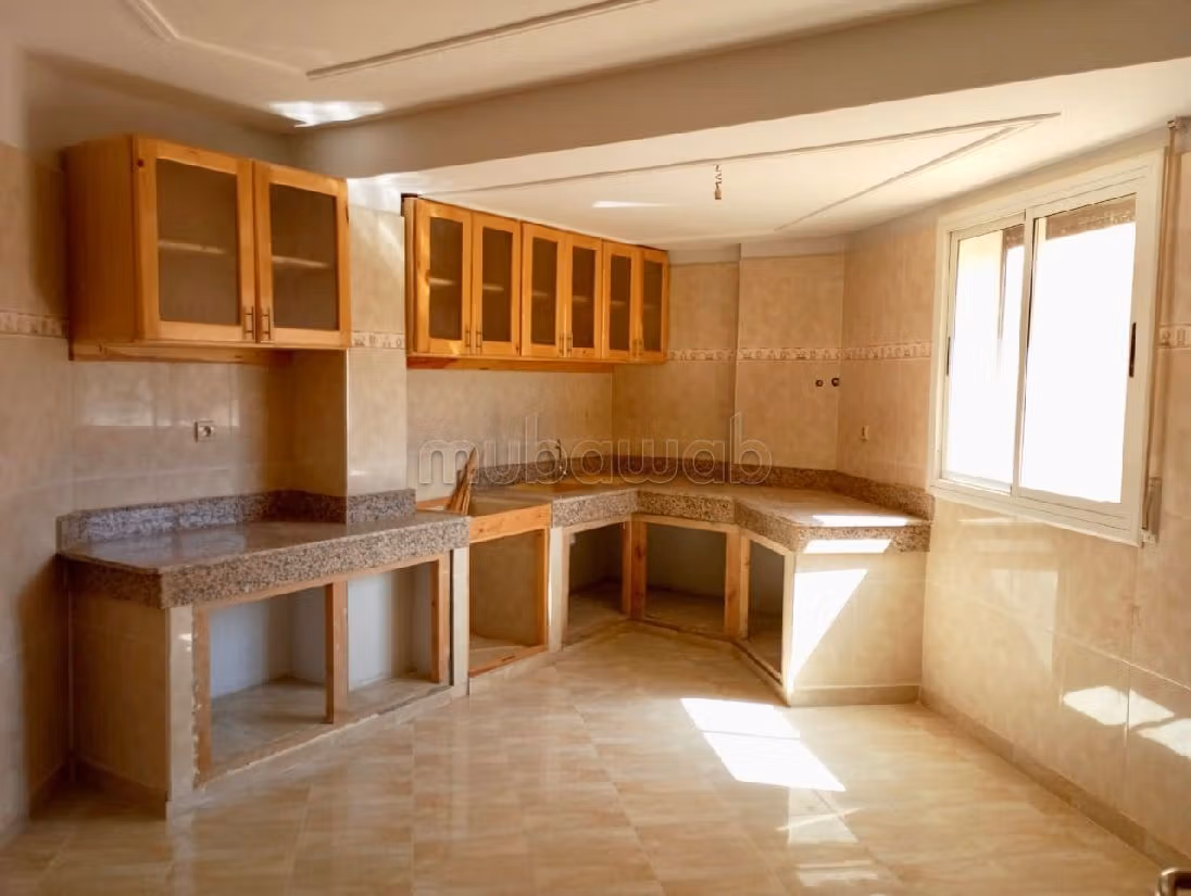 شقة رائعة للبيع ب وسط المدينة. المساحة الإجمالية 119 م². باب آمن