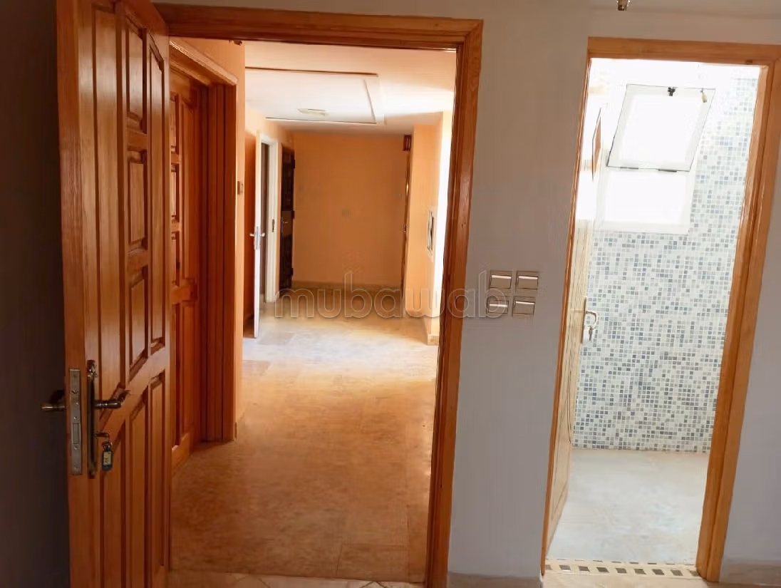 شقة رائعة للبيع ب وسط المدينة. المساحة الإجمالية 119 م². باب آمن