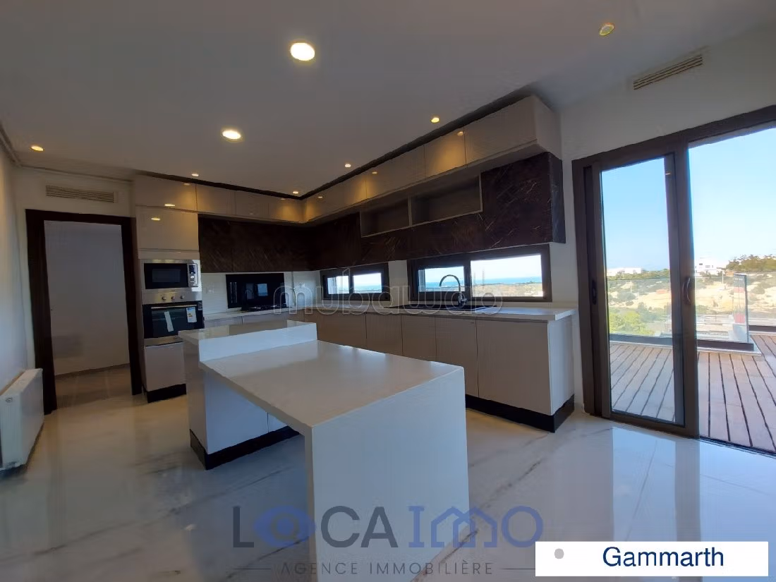 Affitta il tuo appartamento a Gammarth. Superficie 254 m². Posto auto e terrazzo. 