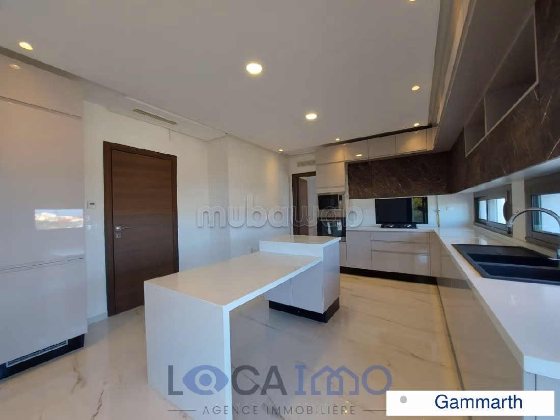 Affitta il tuo appartamento a Gammarth. Superficie 254 m². Posto auto e terrazzo. 
