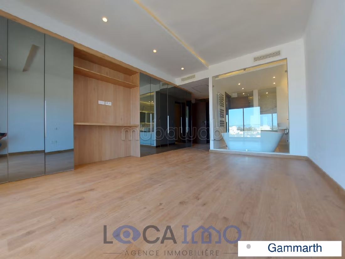 Affitta il tuo appartamento a Gammarth. Superficie 254 m². Posto auto e terrazzo. 