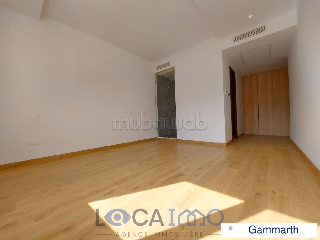 Affitta il tuo appartamento a Gammarth. Superficie 254 m². Posto auto e terrazzo. 
