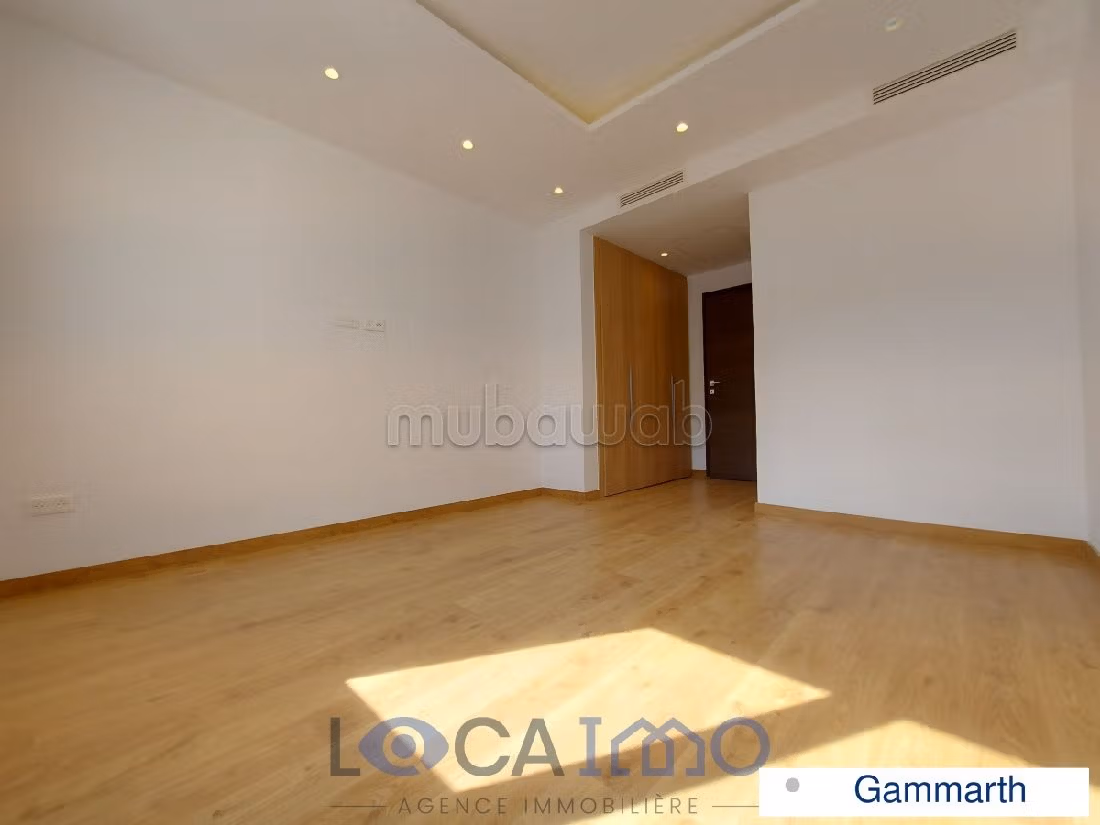 Affitta il tuo appartamento a Gammarth. Superficie 254 m². Posto auto e terrazzo. 
