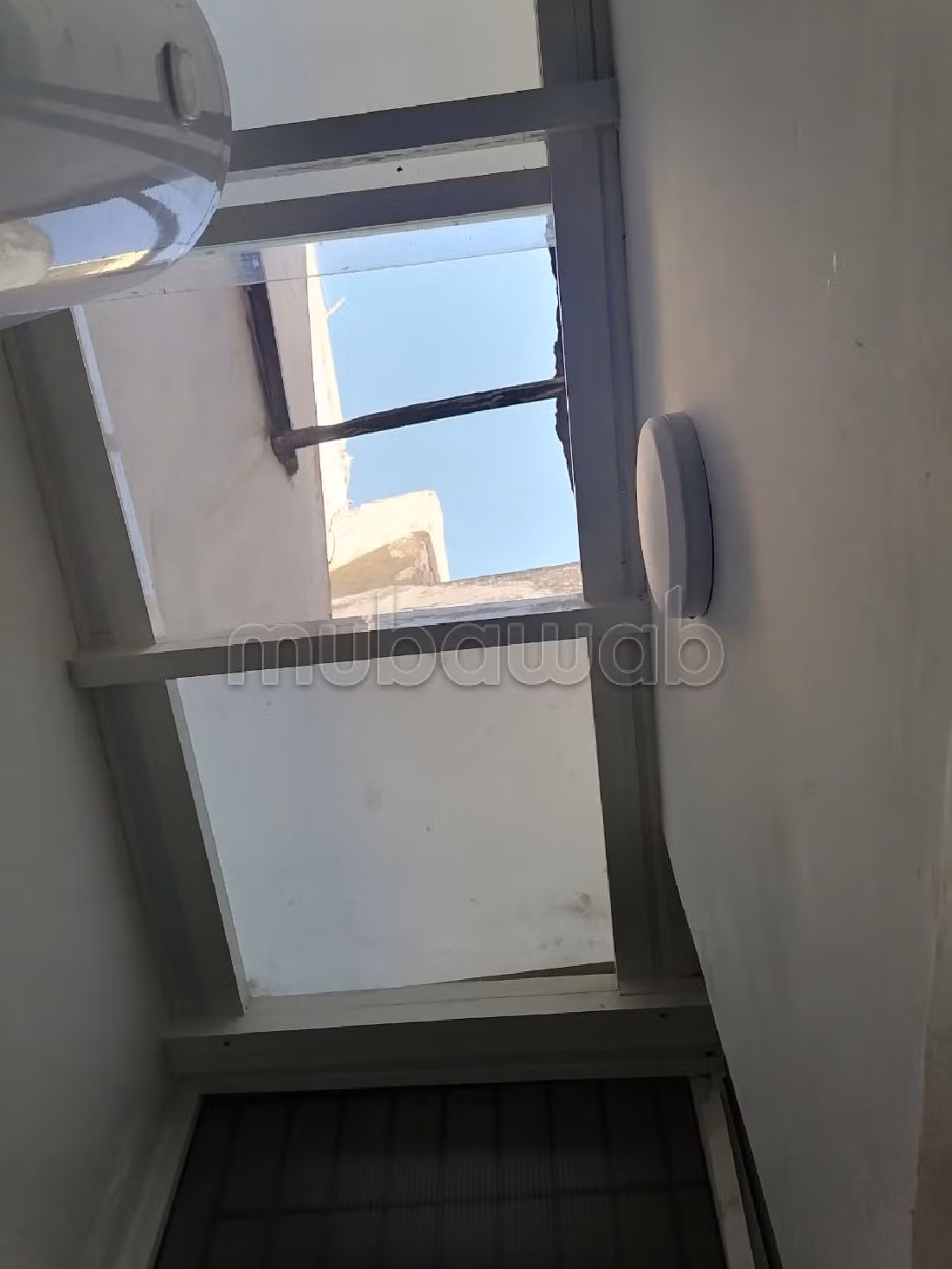 Très bel appartement à vendre à Médina. 1 belle chambre. Air conditionné.