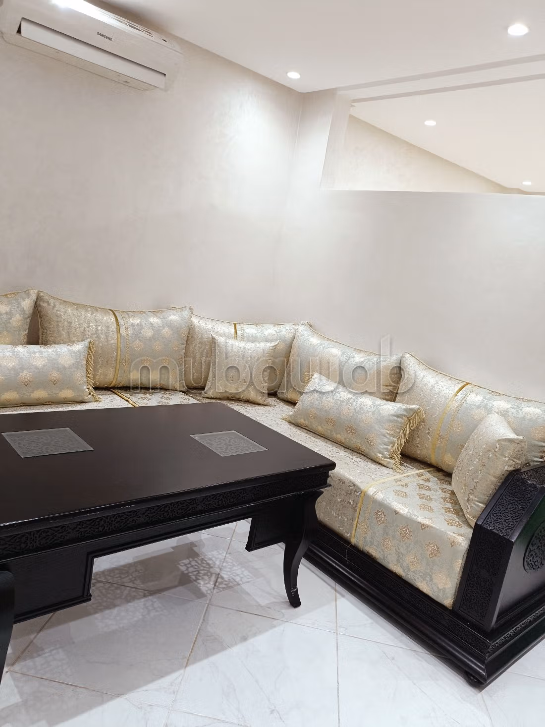 Très bel appartement à vendre à Médina. 1 belle chambre. Air conditionné.