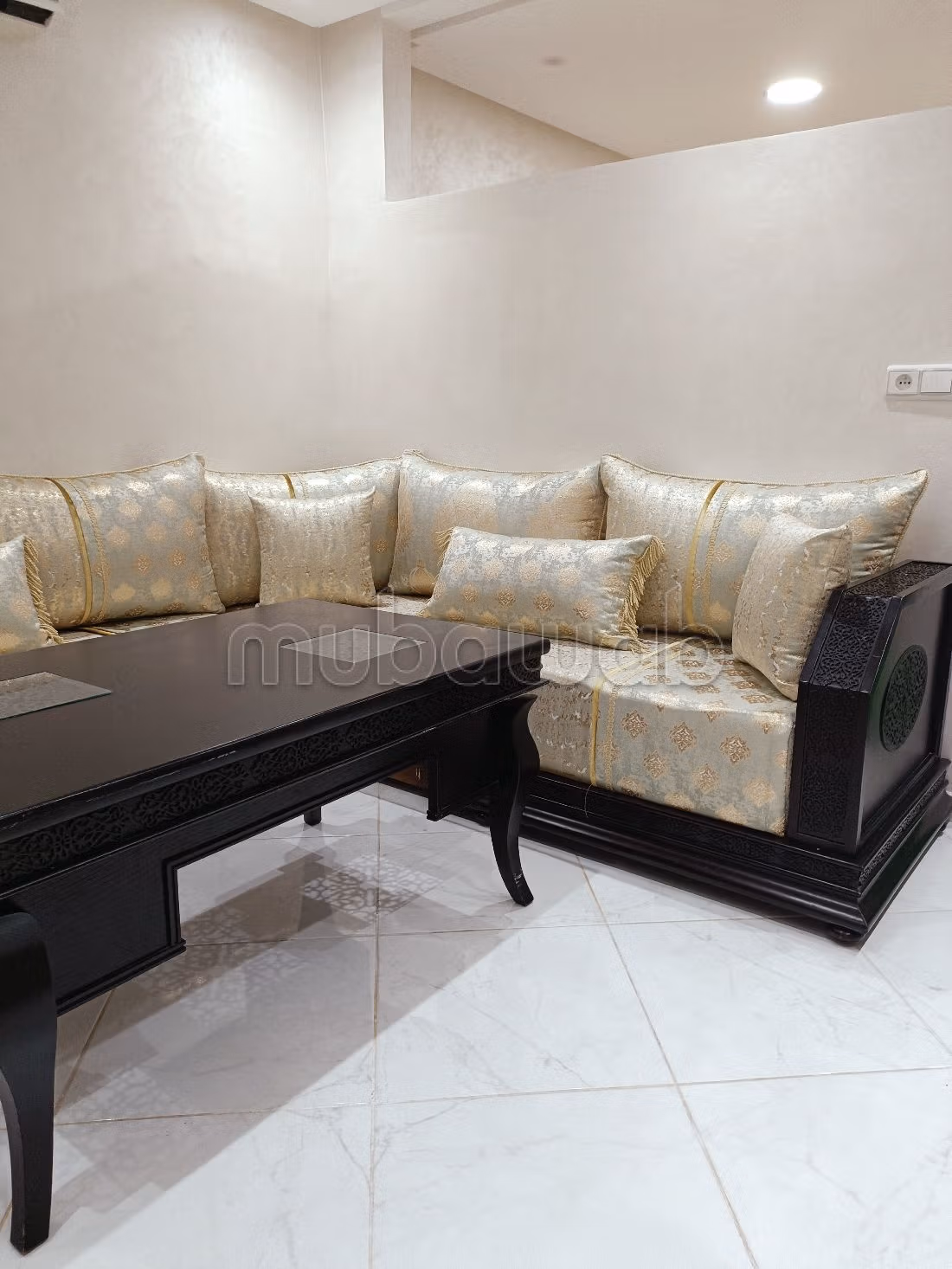 Très bel appartement à vendre à Médina. 1 belle chambre. Air conditionné.