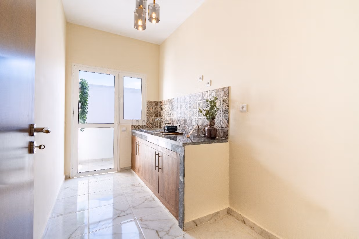 Bonito piso en venta. 4 habitaciones confortables. Sala de estar tradicional marroquí, barrio seguro