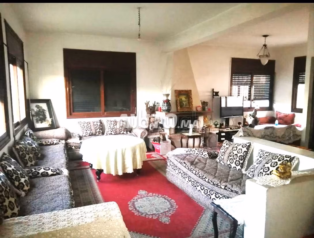 Casa de lujo en venta en Hay Al Fath. Pequeña superficie 338 m². Espacios verdes, Balcón