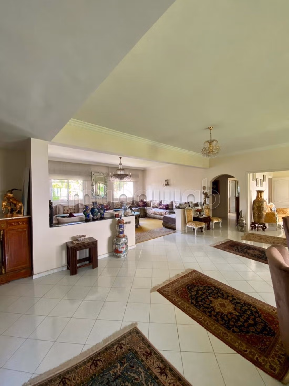 فيلا فخمة للبيع بالرياض. 5 غرف جميلة. مساحة خضراء