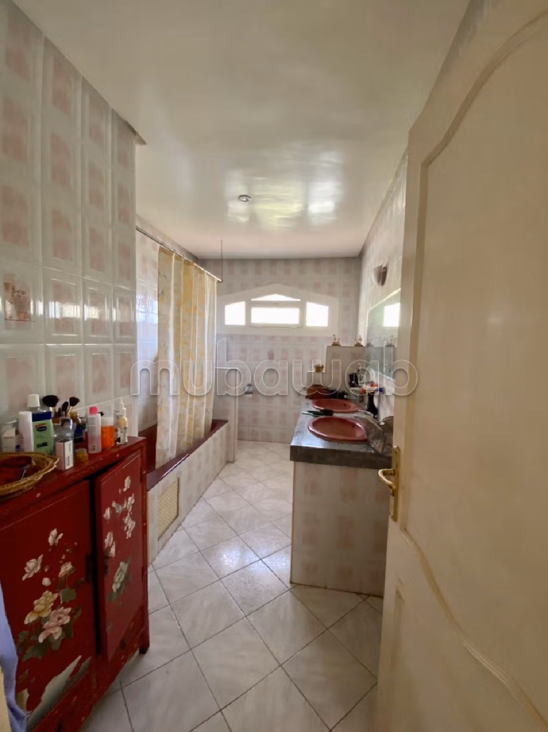 فيلا فخمة للبيع بالرياض. 5 غرف جميلة. مساحة خضراء