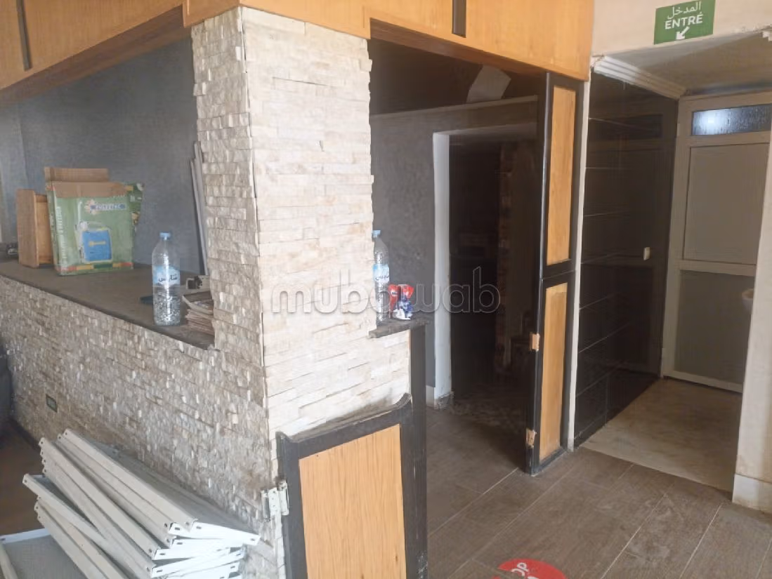 مكاتب ومحلات للبيع بسلا الجديدة. المساحة الإجمالية 98 م². جو مكيف