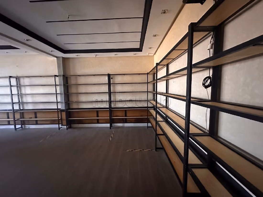 مكاتب ومحلات للبيع بسلا الجديدة. المساحة الإجمالية 98 م². جو مكيف