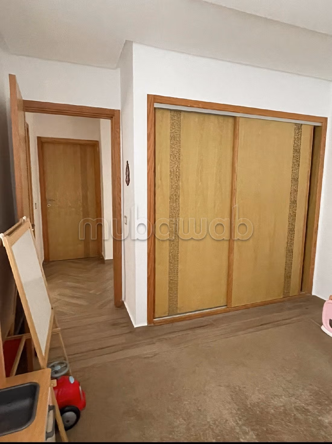 Apartment for rent in Mimosas. 4 large living areas. Well furnished. 