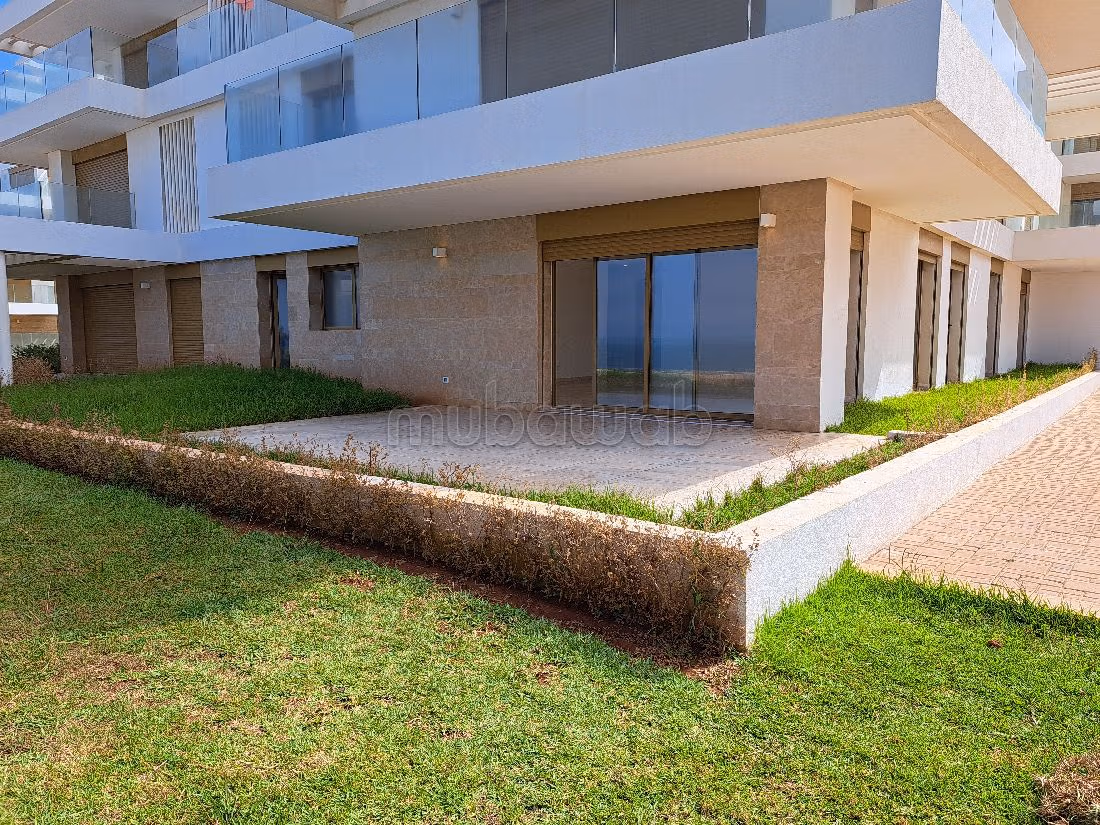 شقة للكراء ب حي المنزه. 4 قطع كبيرة. شرفة وحديقة. 