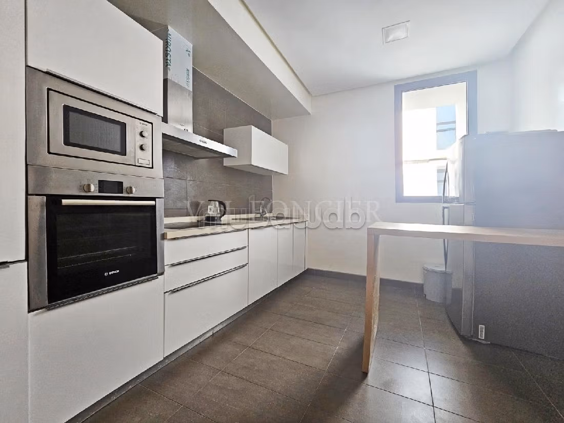 Apartment for rent in Ain Diab. Small area 145 m². Carpark, Balcony