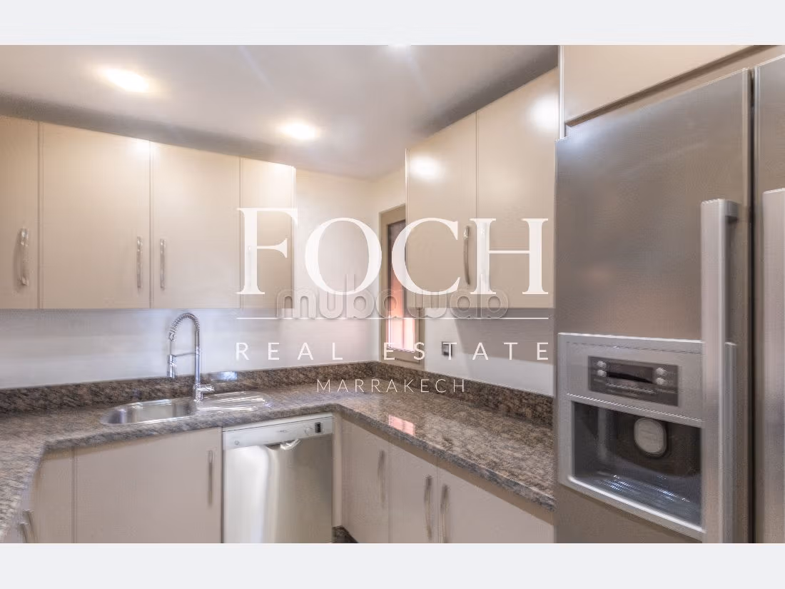 Apartment for sale in Guéliz. Area of 100 m². Cellar.