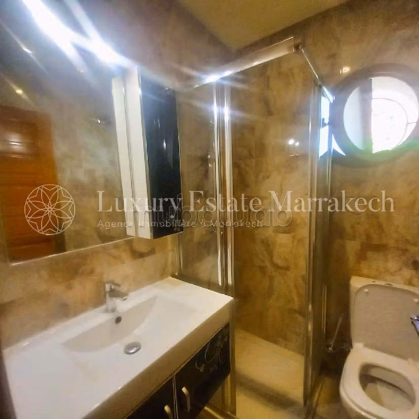 Te koop: villa's en luxe woningen in Sidi Youssef. 9 Ruimtes. Volledig gemeubileerd. 