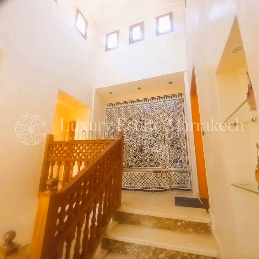 Te koop: villa's en luxe woningen in Sidi Youssef. 9 Ruimtes. Volledig gemeubileerd. 