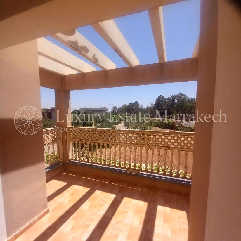 Te koop: villa's en luxe woningen in Sidi Youssef. 9 Ruimtes. Volledig gemeubileerd. 