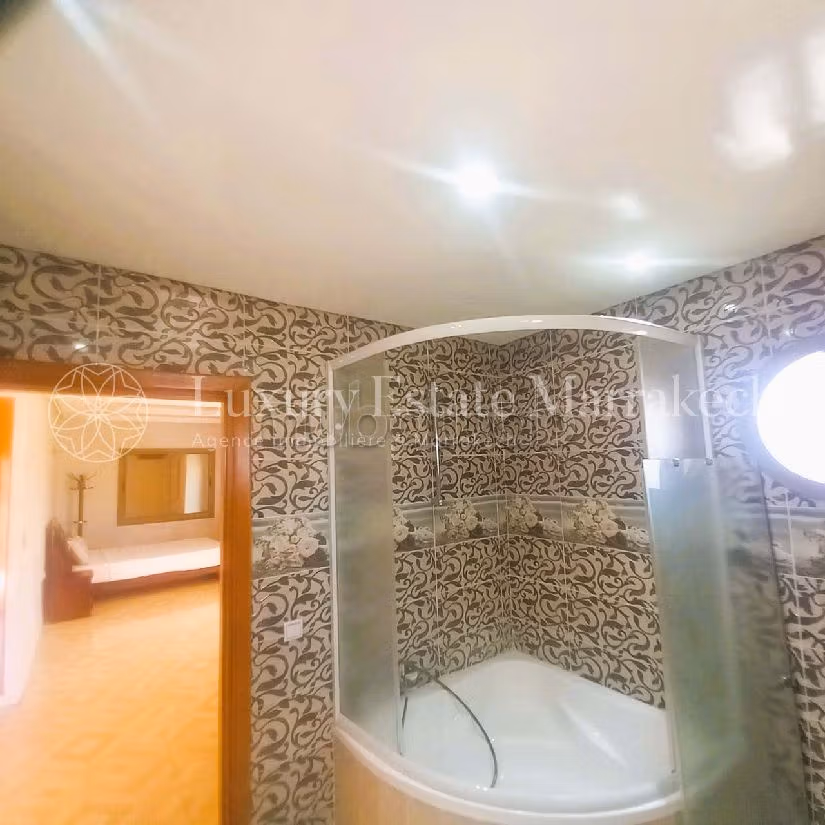 Te koop: villa's en luxe woningen in Sidi Youssef. 9 Ruimtes. Volledig gemeubileerd. 