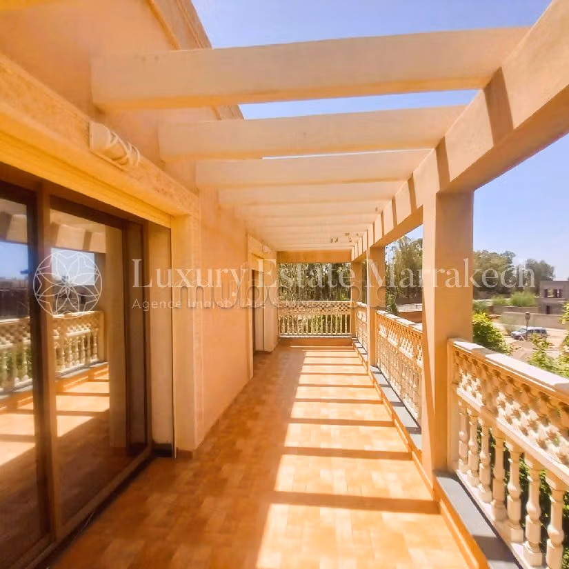 Te koop: villa's en luxe woningen in Sidi Youssef. 9 Ruimtes. Volledig gemeubileerd. 