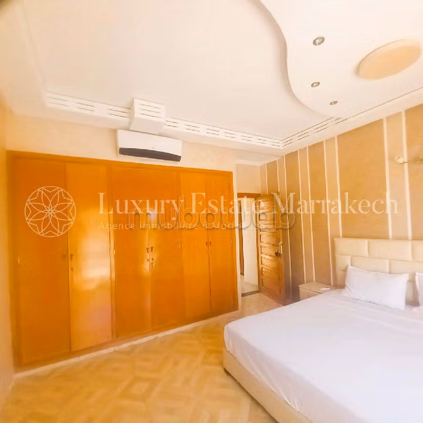 Te koop: villa's en luxe woningen in Sidi Youssef. 9 Ruimtes. Volledig gemeubileerd. 