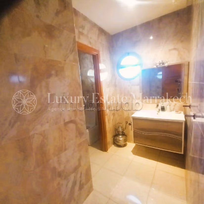 Te koop: villa's en luxe woningen in Sidi Youssef. 9 Ruimtes. Volledig gemeubileerd. 