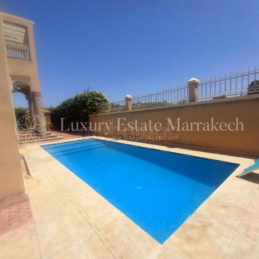 Te koop: villa's en luxe woningen in Sidi Youssef. 9 Ruimtes. Volledig gemeubileerd. 