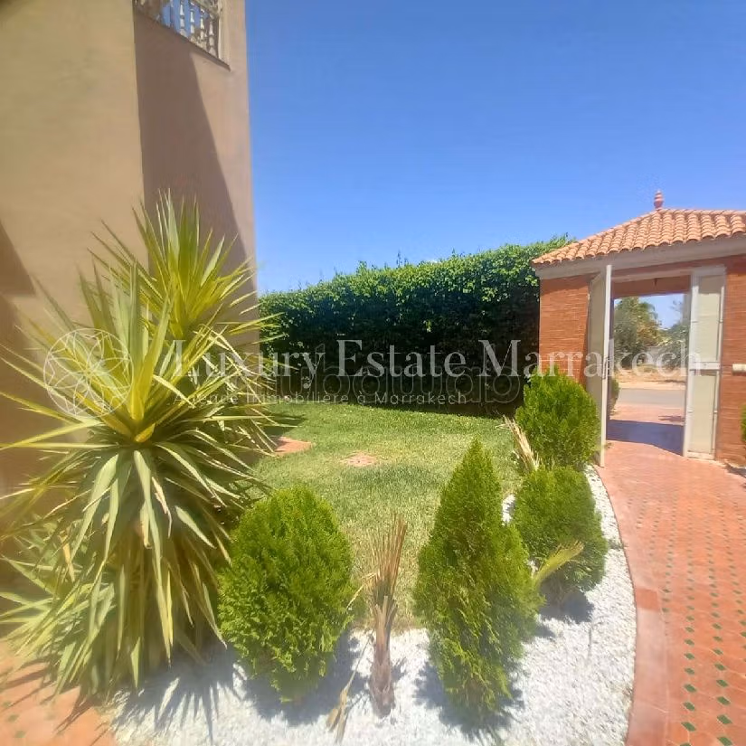Te koop: villa's en luxe woningen in Sidi Youssef. 9 Ruimtes. Volledig gemeubileerd. 