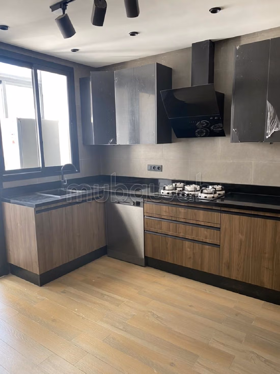 شقة رائعة للإيجار بحي السلام السيال. المساحة الكلية 130 م². مفروشة