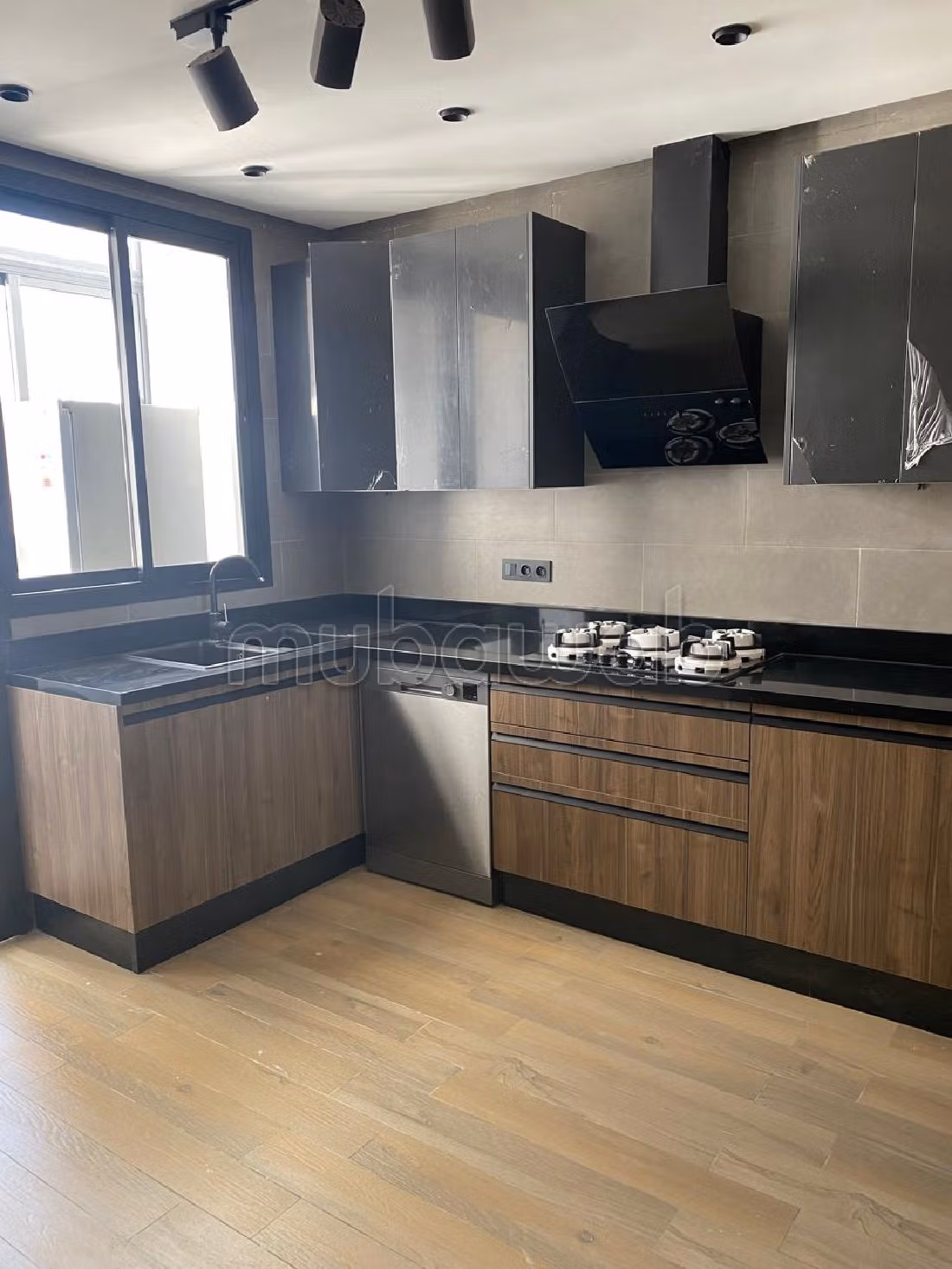 شقة رائعة للإيجار بحي السلام السيال. المساحة الكلية 130 م². مفروشة